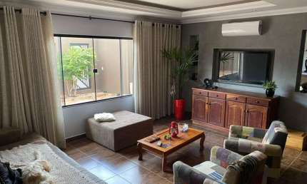 Casa para Venda em Londrina, Coliseu, 4 dormitórios, 2 suítes, 4 banheiros, 2 vagas