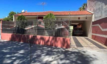 Casa com 3 quartos à venda na Rua Pioneira Amélia Vieira da Silva César, Conjunto Habitacional Lea Leal, Maringá