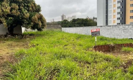 Terreno à venda na Rua Pioneiro Carlos João Basso, Jardim Itália II, Maringá