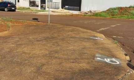 Terreno à venda na Rua Pioneiro Teodoro Negri, Residencial Arezzo, Maringá