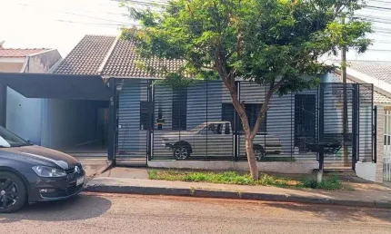 Casa com 2 quartos à venda na Rua Toledo, Loteamento Madrid, Maringá