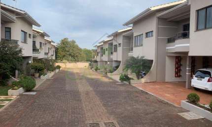 Sobrado para Venda em Cascavel, Região do Lago, 4 dormitórios, 1 suíte, 2 banheiros, 2 vagas
