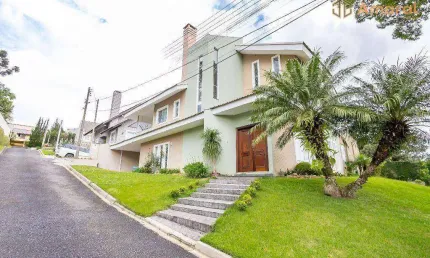 Maravilhosa Casa à Venda em Condomínio Fechado no Bairro Vista Alegre