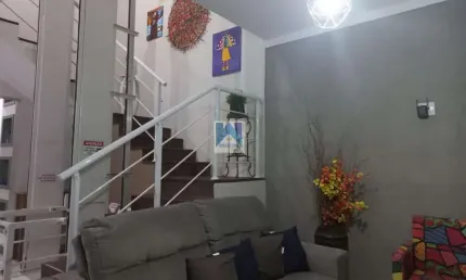 Com 3 dormitórios, sendo 1 suíte, possui 3 banheiros, 2 vagas de garagem, 2 salas.