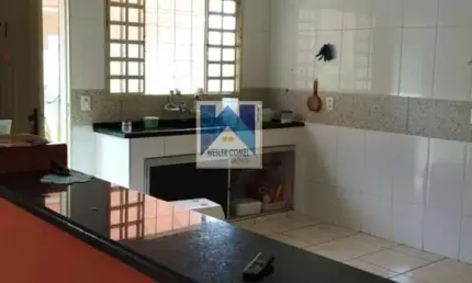 Casa Charmosa com Churrasqueira e Espaço Multiuso em Panorama: Oportunidade Única!