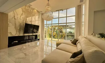 CASA ALTO PADRÃO DE 700M2 FINAMENTE DECORADA, MOBILIADA E EQUIPADA
