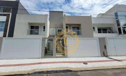 Belíssima casa com 3 dormitórios sendo uma suíte 2 vagas na Praia dos Amores em Balneário Camboriú -SC