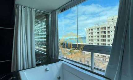 Poucos metros da Praia Brava de Itajaí , excelente apartamento de 02 suítes com vista mar
