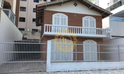Casa com 4 quartos à venda na Rua 221, 99, Meia Praia, Itapema, 216 m2 por R$ 3.100.000