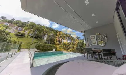 Linda casa alto padrão em condomínio fechado em Balneário Camboriú -SC