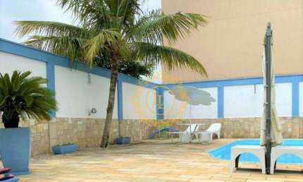 Belíssima Casa com Piscina com 05 dormitórios no Centro de Navegantes!