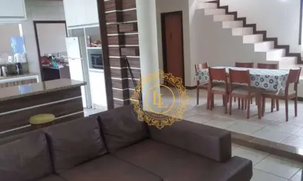 Belíssima Casa mobiliada com 03 dormitórios em Bombinhas!