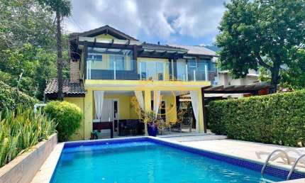 Magnífica casa com 03 suítes em Balneário Camboriú!