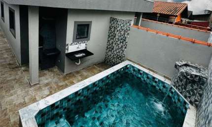 CASA COM 2 QUARTOS E PISCINA LINDO ACABAMENTO EM ITANHAÉM!