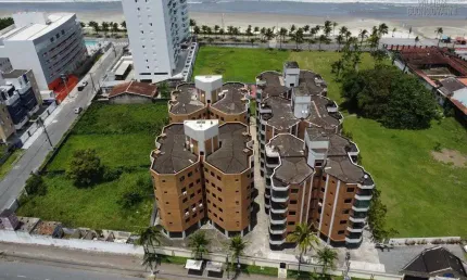 MARAVILHOSO APARTAMENTO  3 QUARTOS EM UM CONDOMINIO PÉ NA AREIA EM PRAIA GRANDE.