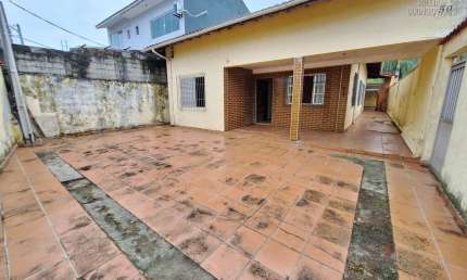 CASA EM LOCALIZAÇÃO MARAVILHOSA NO CENTRO DE MONGAGUA SP