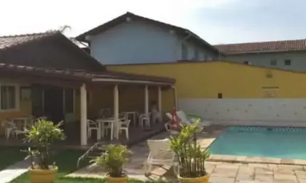 Sobrado em condominio fechado com piscina 100 metros da praia!