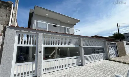 Casa de condomínio na vila tupi, 2 dormitórios com suíte! sobreposta com sacada!