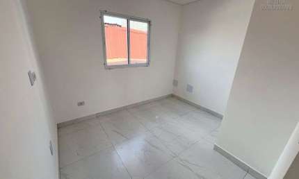 Casa de condomínio na Vila Tupi, 2 Dormitórios com Suíte! Sobreposta Alta!