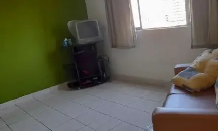 Apartamento situado na Tupi, 1 quarto com varanda, 300m da Praia!