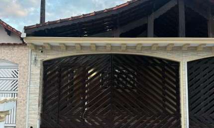 Casa térrea com edícula e área de lazer á venda EM Mongaguá!