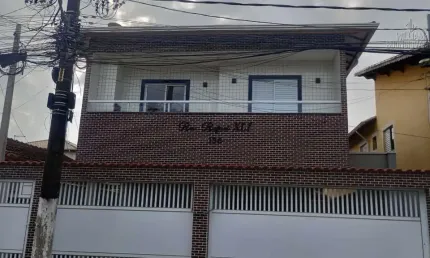 Condomínio em Praia Grande, 2 quartos, opções com sacada, sobrado e quintal!