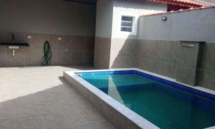 Casa à Venda – Mongaguá | 3 Dormitórios + Piscina | R$ 379.000