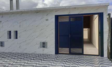 CASA DE ESQUINA COM PISCINA EM MONGAGUÁ LADO PRAIA !