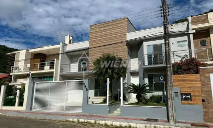 Averbada, padrão, piscina, casa 3 suítes, 2 vagas, ressacada, itajaí - sc