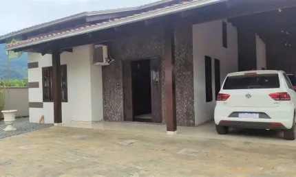 Casa à Venda em Schroeder com 3 quartos sendo 1 suíte – Bairro Centro