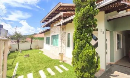 Casa à venda, 3 quartos, sendo 1 suíte, Bairro Jaraguá 99, Jaraguá do Sul/ SC.