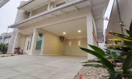 Casa à venda, 5 quartos, sendo 1 suíte, Bairro Jaraguá Esquerdo, Jaraguá do Sul/ SC.