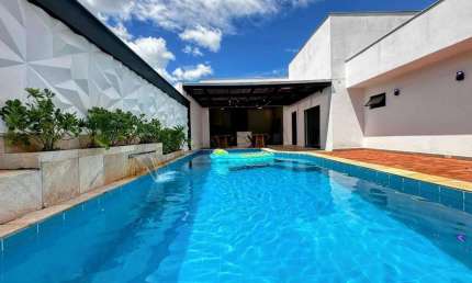 Casa à Venda em Jaraguá do Sul com 4 suítes - Bairro São Luís