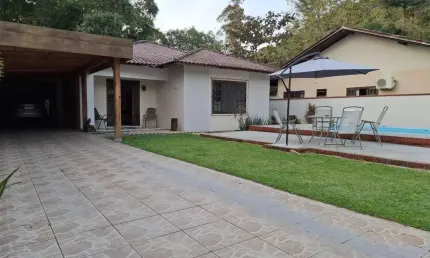 Casa à Venda em Jaraguá do Sul com 3 quartos sendo 2 suítes – Bairro Barra do Rio Cerro