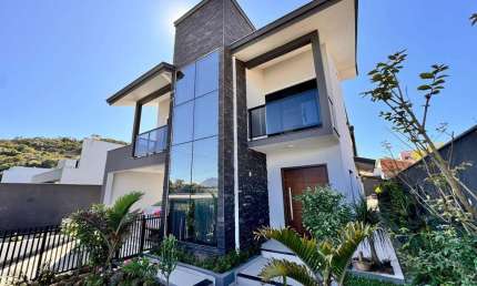 Casa à Venda em Guaramirim com 4 quartos sendo 3 suítes – Bairro Avai
