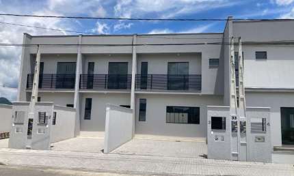 Sobrado Geminado à Venda em Jaraguá do Sul com 3 quartos sendo 1 suíte – Bairro Três Rios do Norte