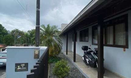 Casa à Venda em Jaraguá do Sul com 3 quartos - Bairro Rau