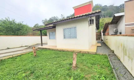 Casa à Venda, 76m² àrea privativa - 2 quartos - caixa dagua