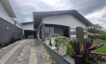 Casa à Venda em Jaraguá do Sul - 4 quartos - Três Rios do Sul
