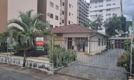 Casa à Venda em Jaraguá do Sul - 4 quartos - Vila Nova