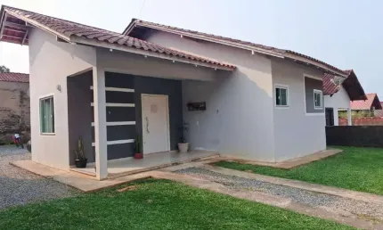 Casa à venda em Jaraguá do Sul, 3 dormitórios, sendo 1 suíte - Ilha da Figueira