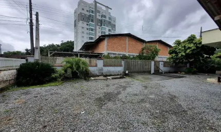 Terreno grande para construção localizado no bairro barra do rio molha