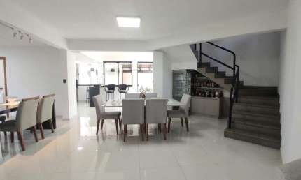 Casa alto padrão à venda, 3 quartos, sendo 1 suíte, Vila Baependi- Jaraguá do Sul/SC