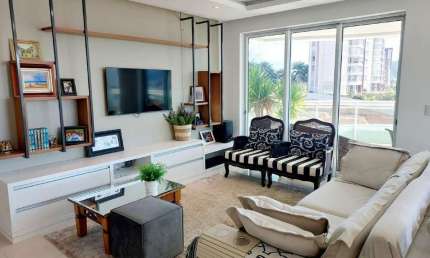 Apartamento à Venda, com 240m² privativo – 4 quartos, sendo 2 suítes e 2 demi-suíte – Bairro Centro