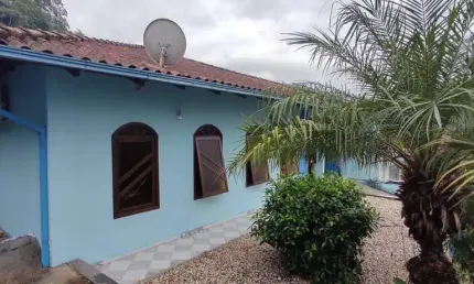 Casa à venda em jaraguá do sul, 3 dormitórios, sendo 1 suíte - ilha da figueira