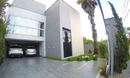 Sobrado à Venda em Jaraguá do Sul com 4 quartos, sendo 4 suítes – Bairro Jaraguá Esquerdo