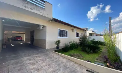 Casa à venda em Jaraguá do Sul com 3 dormitórios, sendo 1 suíte - Bairro Rio da luz