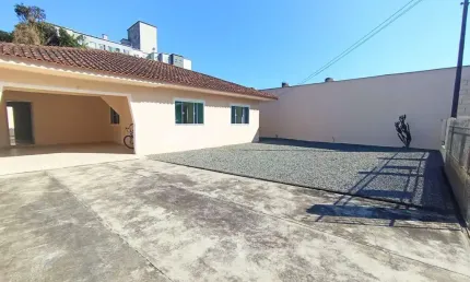 Casa à Venda em Jaraguá do Sul com 3 quartos - Vila Lalau