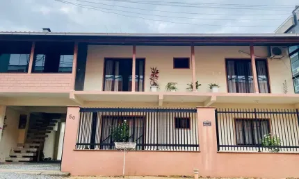 Sobrado à venda, 6 quartos, Bairro Centro, Jaraguá do Sul/ SC.