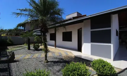 Casa à Venda em Jaraguá do Sul com 3 quartos - Bairro Três Rios do Sul